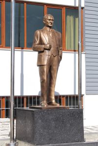 282 cm Sivil Kıyafetli Atatürk Heykeli Siparişi