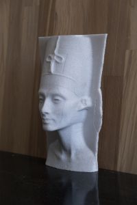 Nefertiti_Rolyef_Calsmasi