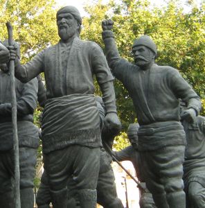 Bayrak Olayı Anıt Heykeli